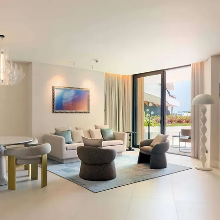 ホテル Sls Barcelona バダロナ