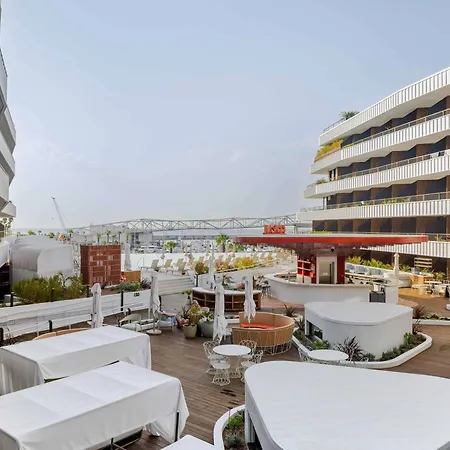 ホテル Sls Barcelona バダロナ